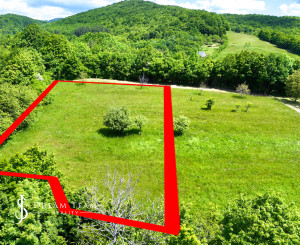 Rovinatý, slnečný pozemok s možnosťou stavby, Banská Belá