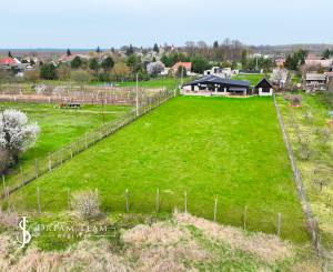 Zabehnutá menšia farma s pozemkom 3800m2 Želiezovce