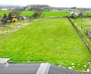 Zabehnutá menšia farma s pozemkom 3800m2 Želiezovce