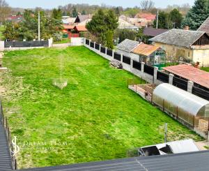 Zabehnutá menšia farma s pozemkom 3800m2 Želiezovce