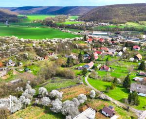 Slnečný stavebný pozemok 3500m2 Hontianske Tesáre
