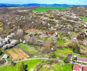 Slnečný stavebný pozemok 3500m2 Hontianske Tesáre