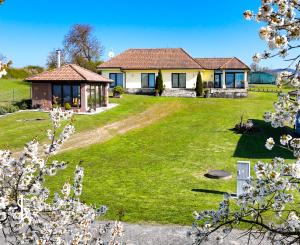 Moderná rodinná usadlosť, pozemok o veľkosti 9000m2, Krupina