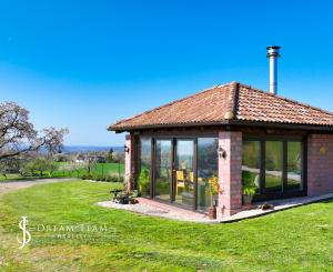 Moderná rodinná usadlosť, pozemok o veľkosti 9000m2, Krupina