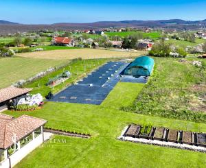 Moderná rodinná usadlosť, pozemok o veľkosti 9000m2, Krupina