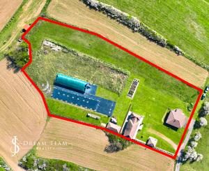 Moderná rodinná usadlosť, pozemok o veľkosti 9000m2, Krupina