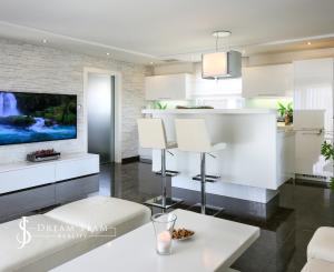 Moderná rodinná usadlosť, pozemok o veľkosti 9000m2, Krupina