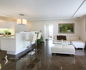 Moderná rodinná usadlosť, pozemok o veľkosti 9000m2, Krupina