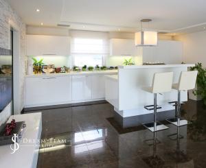 Moderná rodinná usadlosť, pozemok o veľkosti 9000m2, Krupina