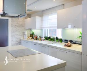 Moderná rodinná usadlosť, pozemok o veľkosti 9000m2, Krupina