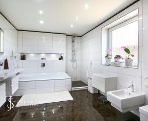 Moderná rodinná usadlosť, pozemok o veľkosti 9000m2, Krupina