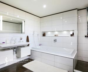 Moderná rodinná usadlosť, pozemok o veľkosti 9000m2, Krupina