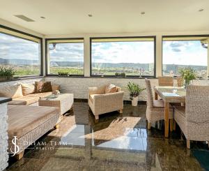 Moderná rodinná usadlosť, pozemok o veľkosti 9000m2, Krupina