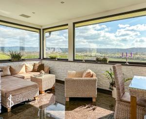 Moderná rodinná usadlosť, pozemok o veľkosti 9000m2, Krupina