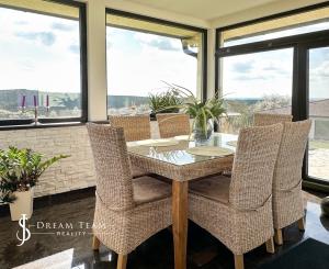 Moderná rodinná usadlosť, pozemok o veľkosti 9000m2, Krupina