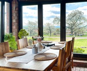 Moderná rodinná usadlosť, pozemok o veľkosti 9000m2, Krupina