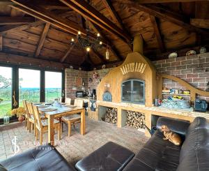 Moderná rodinná usadlosť, pozemok o veľkosti 9000m2, Krupina