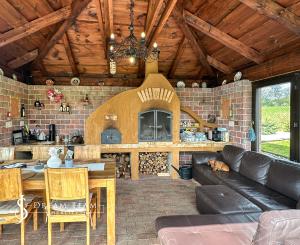 Moderná rodinná usadlosť, pozemok o veľkosti 9000m2, Krupina