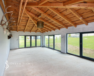 Moderná rodinná usadlosť, pozemok o veľkosti 9000m2, Krupina