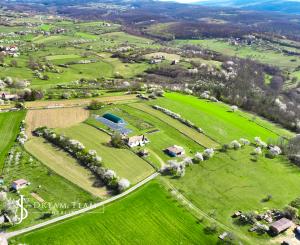 Moderná rodinná usadlosť, pozemok o veľkosti 9000m2, Krupina