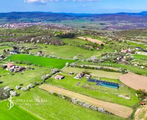 Moderná rodinná usadlosť, pozemok o veľkosti 9000m2, Krupina