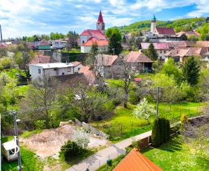 Pozemok so sieťami a možnosťou stavby 333m2, Pukanec