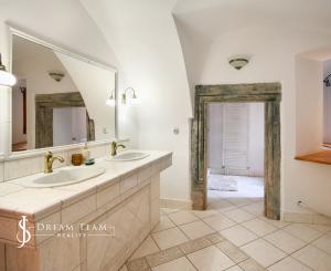 Historický rodinný dom so záhradou a parkovaním, Banská Štiavnica