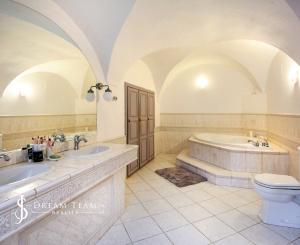 Historický rodinný dom so záhradou a parkovaním, Banská Štiavnica