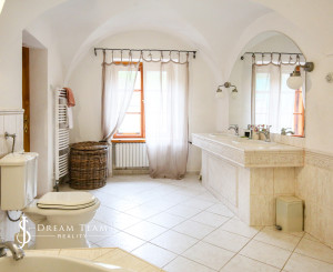 Historický rodinný dom so záhradou a parkovaním, Banská Štiavnica