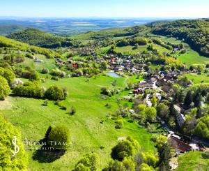 Krásny pozemok pre výstavbu chaty - chalupy 1281m2, Uhliská