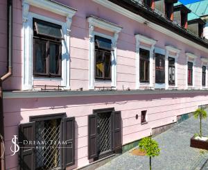 Zabehnutý penzión s reštauráciou v srdci mesta Banská Štiavnica