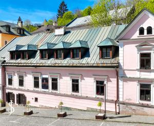 Zabehnutý penzión s reštauráciou v srdci mesta Banská Štiavnica
