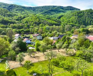 Slnečný, rovinatý pozemok s možnosťou stavby 1565m², Voznica