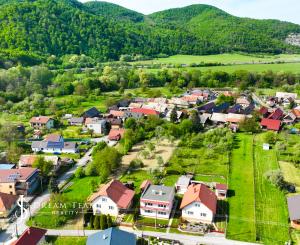 Slnečný, rovinatý pozemok s možnosťou stavby 1565m², Voznica