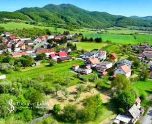 Slnečný, rovinatý pozemok s možnosťou stavby 1565m², Voznica