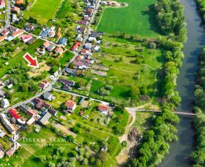 Slnečný, rovinatý pozemok s možnosťou stavby 1565m², Voznica