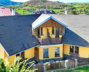 Zabehnutý apartmánový dvojdom s parkovaním, Štiavnické Bane