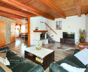 Zabehnutý apartmánový dvojdom s parkovaním, Štiavnické Bane
