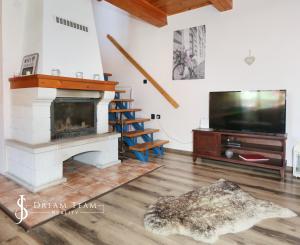 Zabehnutý apartmánový dvojdom s parkovaním, Štiavnické Bane
