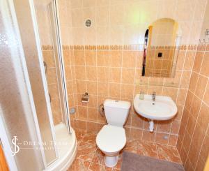 Zabehnutý apartmánový dvojdom s parkovaním, Štiavnické Bane