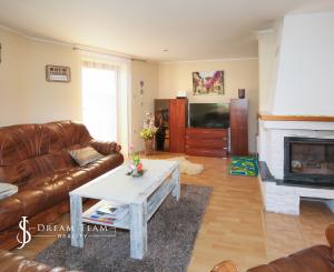Zabehnutý apartmánový dvojdom s parkovaním, Štiavnické Bane
