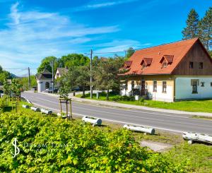 Zabehnutý penzión v obci Svätý Anton, okr. Banská Štiavnica