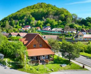 Zabehnutý penzión v obci Svätý Anton, okr. Banská Štiavnica