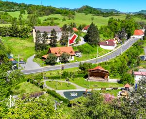 Zabehnutý penzión v obci Svätý Anton, okr. Banská Štiavnica