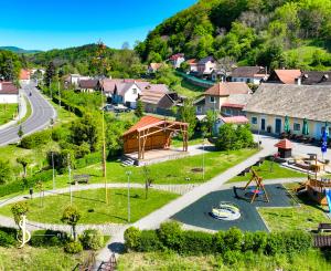 Zabehnutý penzión v obci Svätý Anton, okr. Banská Štiavnica