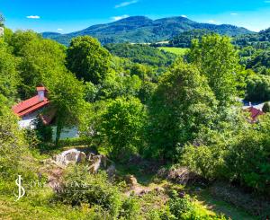 Slnečný pozemok 1381m2 s možnosťou stavby, Štiavnické Bane