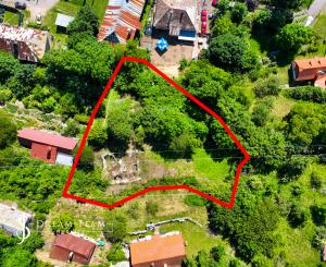 Slnečný pozemok 1381m2 s možnosťou stavby, Štiavnické Bane