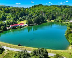 Slnečný pozemok 1381m2 s možnosťou stavby, Štiavnické Bane