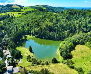 Slnečný pozemok 1381m2 s možnosťou stavby, Štiavnické Bane
