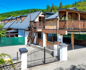Apartmánový dom s 3-mi bytovými jednotkami, Počúvadlo